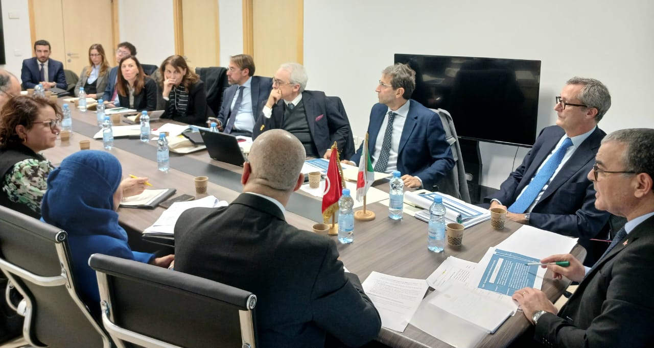 وزير الإقتصاد يستعرض مع وفد إيطالي رفيع المستوى افاق التعاون  بين البلدين